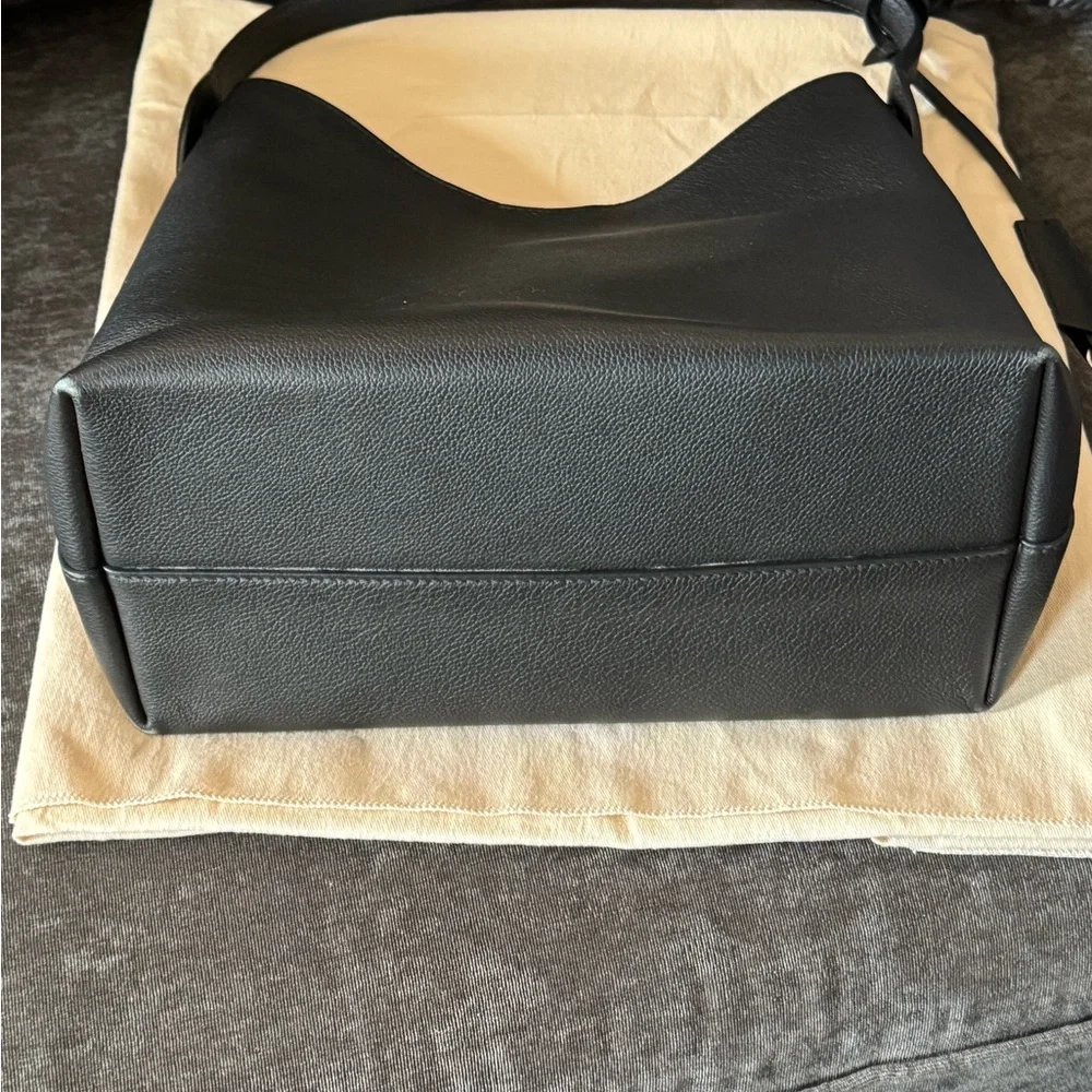 Louis Vuitton Noir Lockme Leather Shoulder Hobo with Silver LV Emblem - Picture 9 of 16